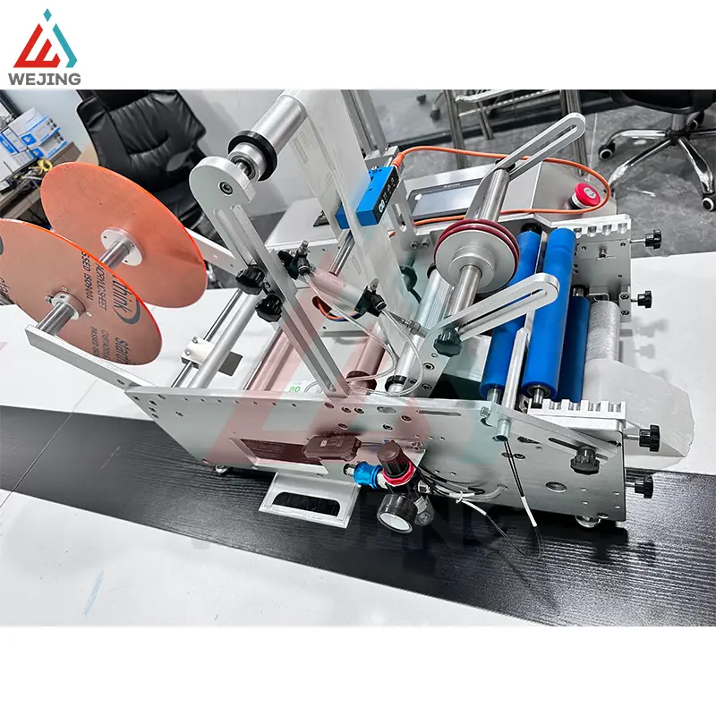 Semi automatic round bottle labeling machine factory price (3)